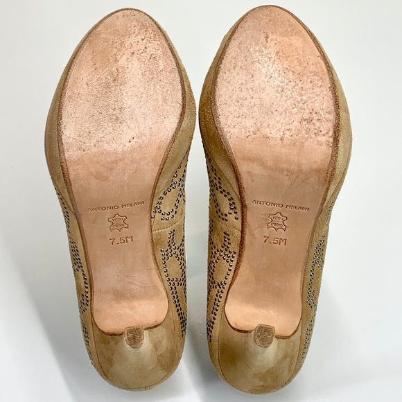 2/$50 - Antonio Menali Nude Leather w/Studs Pumps - Picture 8 of 16